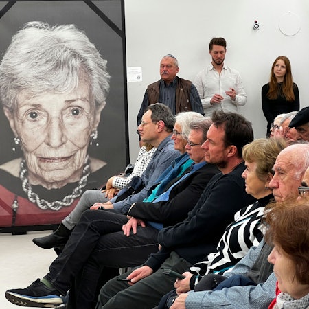 Ausstellung mit vier Porträts überlebender des Holocaust vom Fotografen Luigi Toscani. Foto: Ralf Krieger