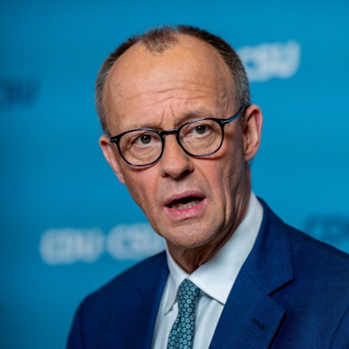 28.01.2025, Berlin: Friedrich Merz, CDU-Bundesvorsitzender und CDU/CSU-Fraktionsvorsitzender im Bundestag, gibt ein Pressestatement vor Beginn der Fraktionssitzung der CDU/CSU-Fraktion im Bundestag.
