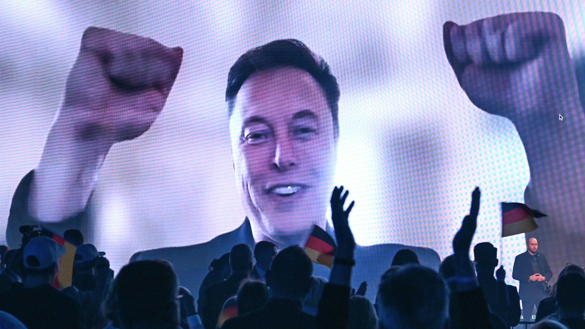 Elon Musk spricht beim Wahlkampfauftakt der AfD in einer Videoschalte zu den Anhängern der Partei.