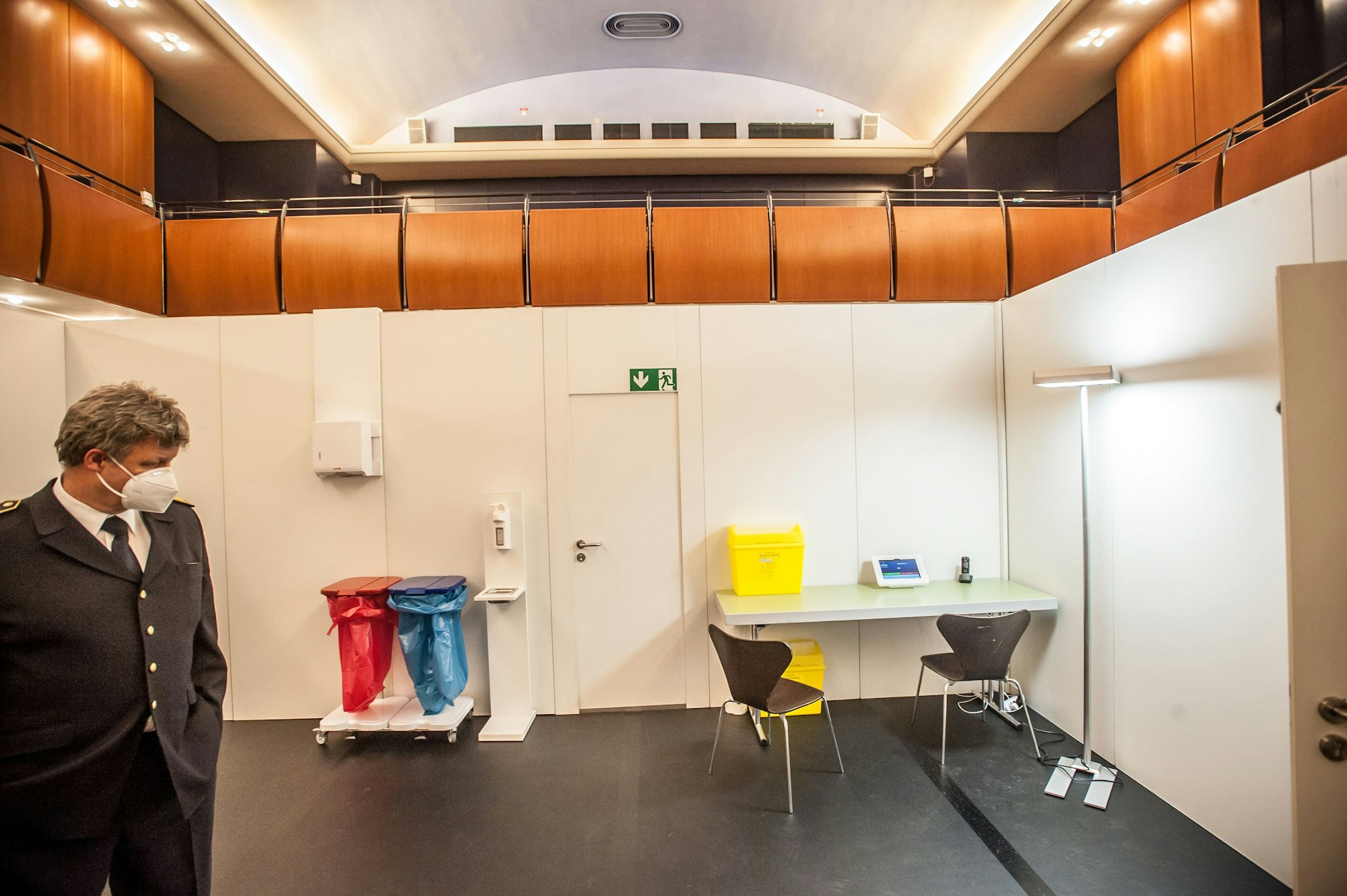 Impfraum Hermann Greven Erholungshaus: Übergabe Impfzentrum Werner Baumann an Uwe Richrath  Foto: Ralf Krieger