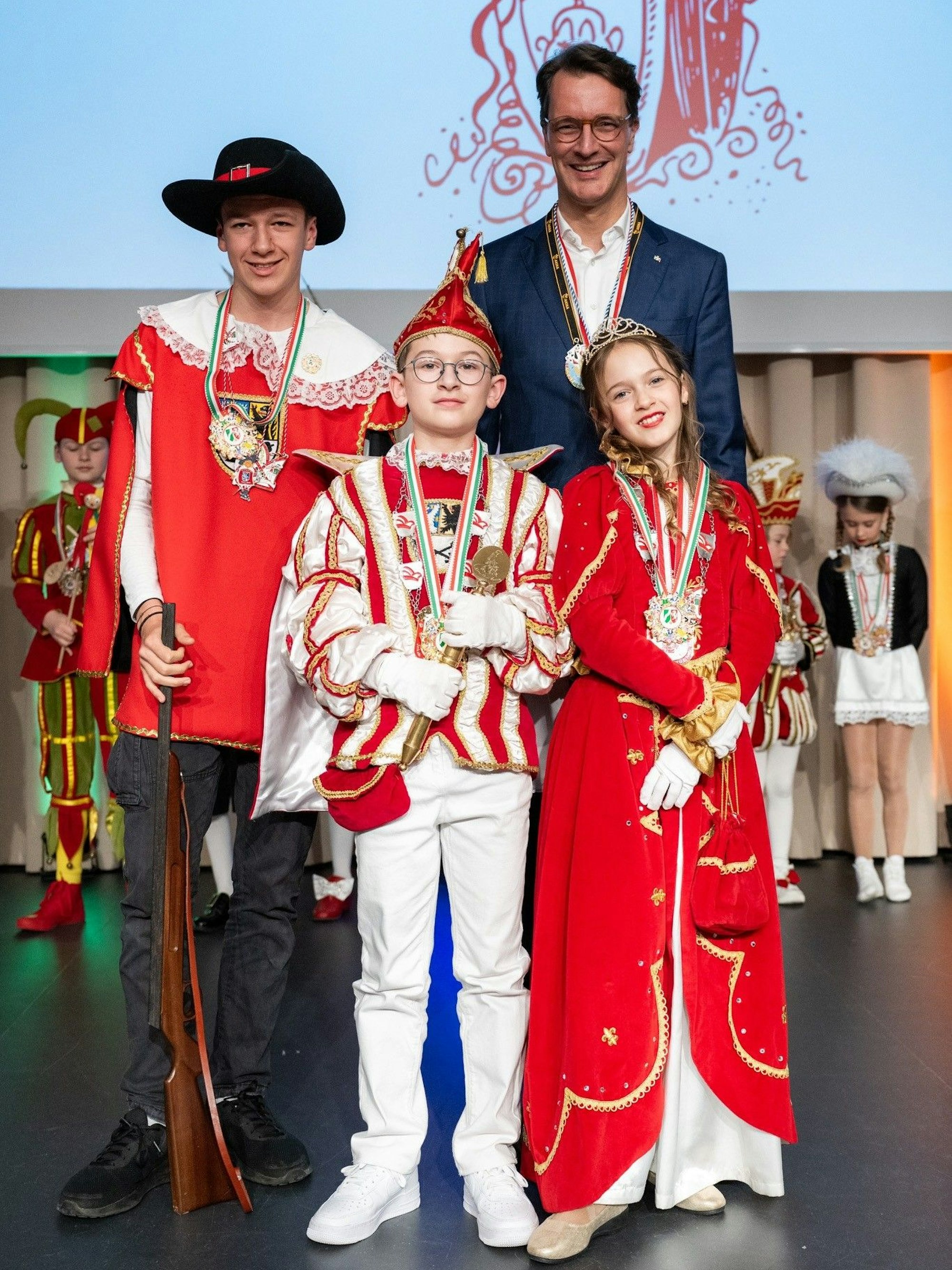 Das Kinderprinzenpaar aus Kall beim Empfang in Würselen.
