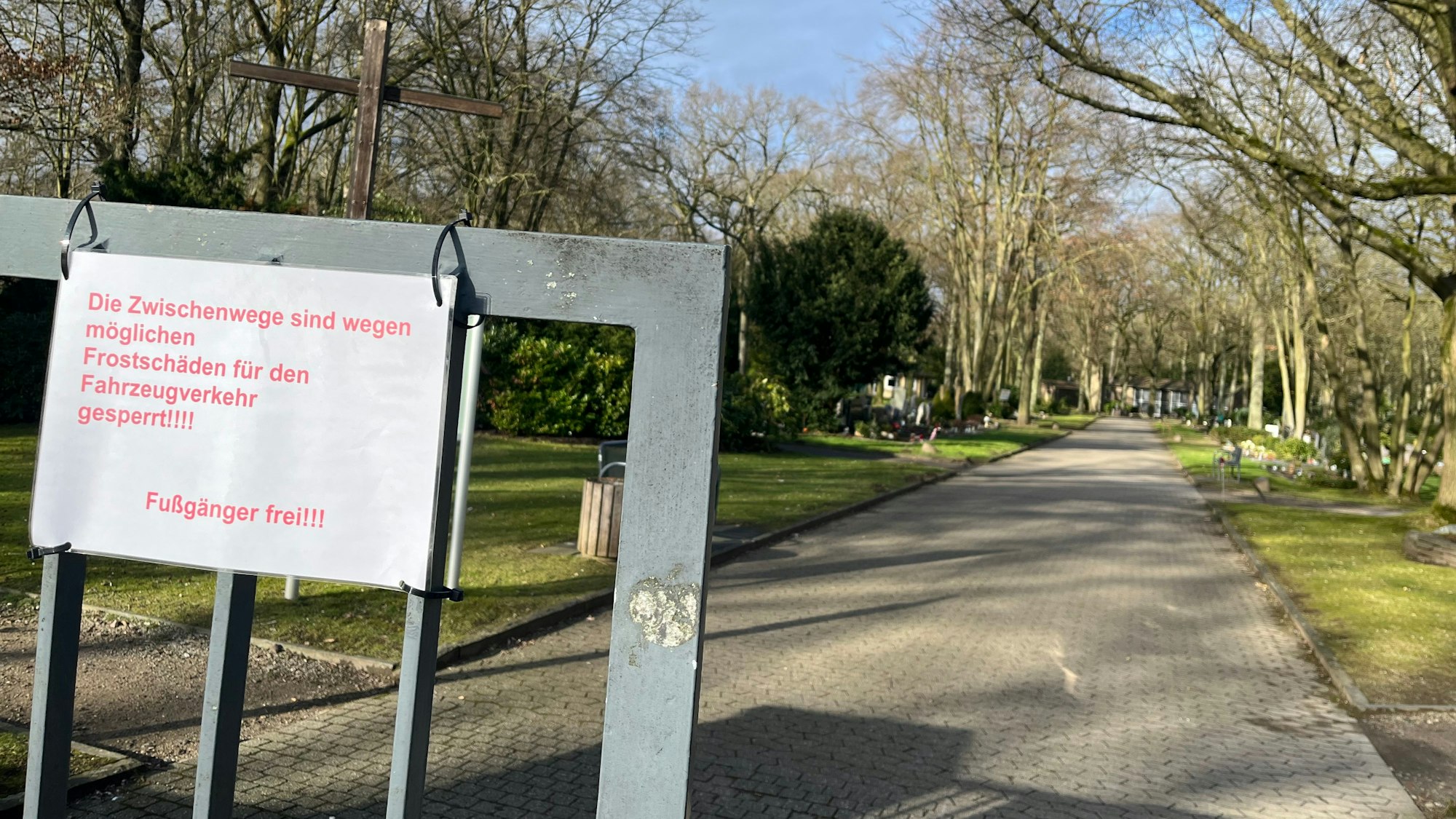 Hinweisschild am Friedhof Reuschenberg