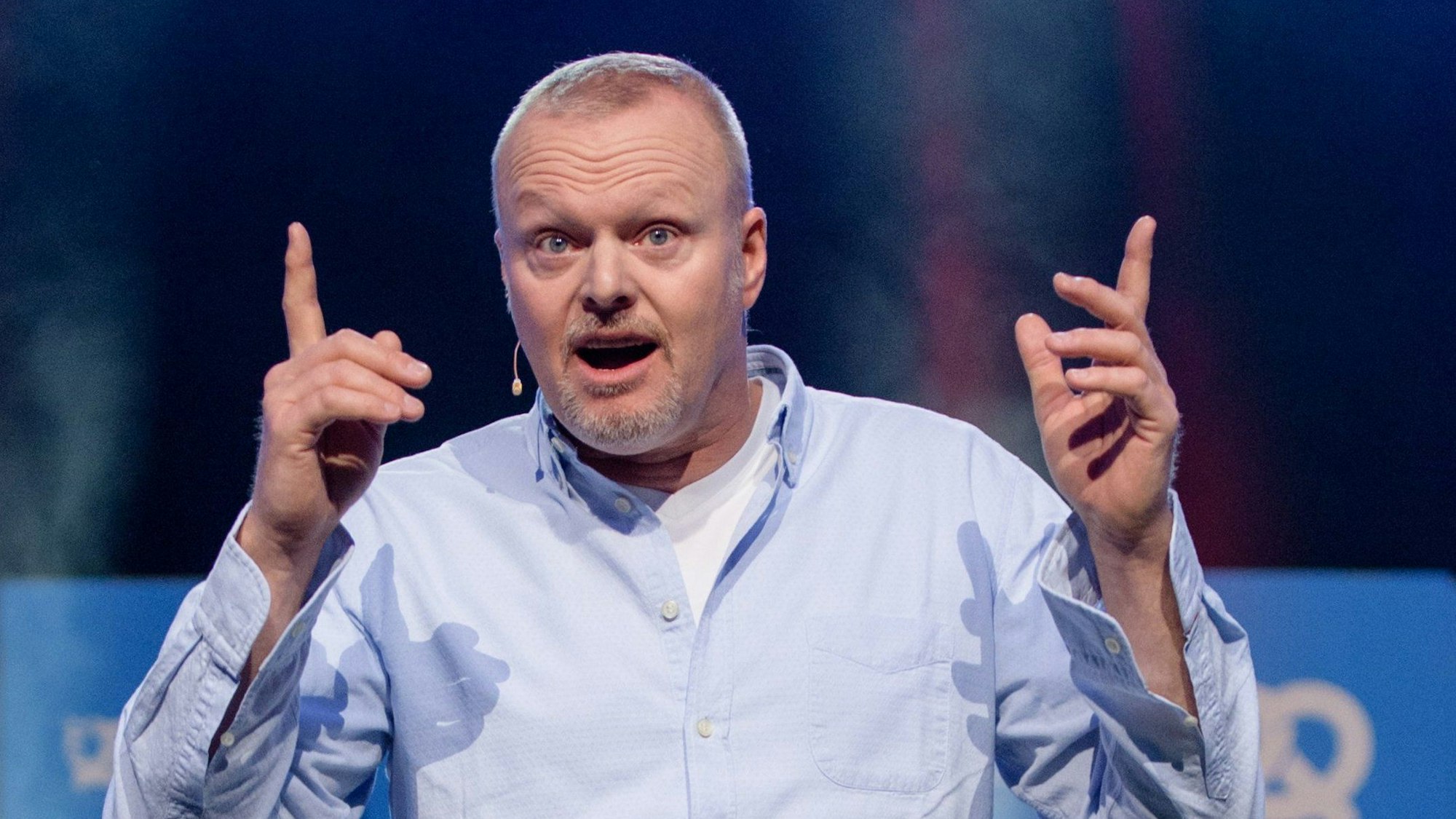 Entertainer Stefan Raab spricht bei der Eröffnung vom Unternehmensgründer- und Investorentreffen Bits & Pretzels.