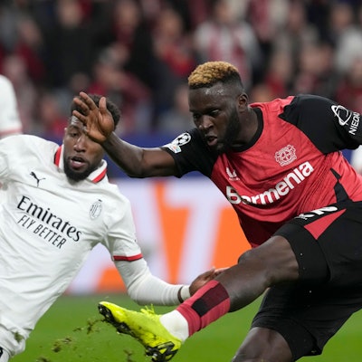 Victor Boniface (r.) steht vor dem Abschied aus Leverkusen.