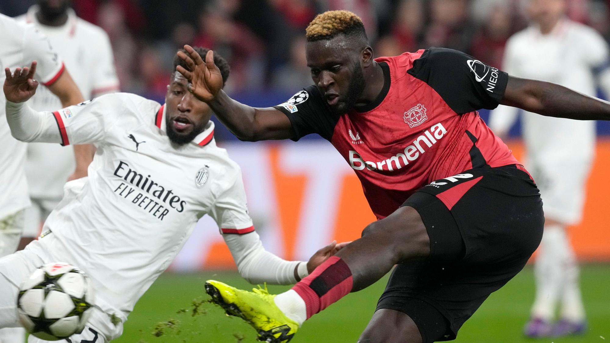Victor Boniface (r.) steht vor dem Abschied aus Leverkusen.