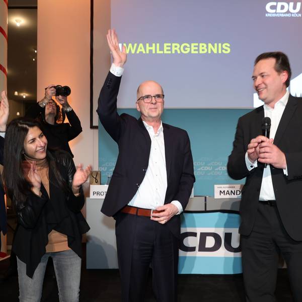Andere Zeiten: Ende Januar wählte die CDU Köln Baudezernent Markus Greitemann zum OB-Kandidaten. Mit dabei waren auch die damalige Vizeparteichefin Serap Güler und der damalige Parteichef Karl Mandl.