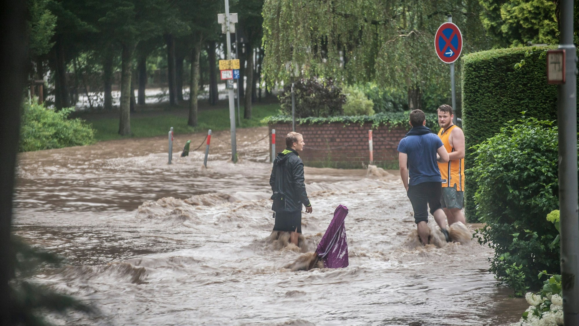 Wiembachallee Ecke Bielertstraße bei steigender Flut