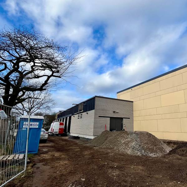 Der Anbau an der GGS Kerschensteinerstraße ist fast fertig.