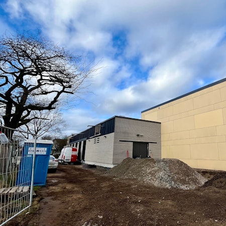 Der Anbau an der GGS Kerschensteinerstraße ist fast fertig.