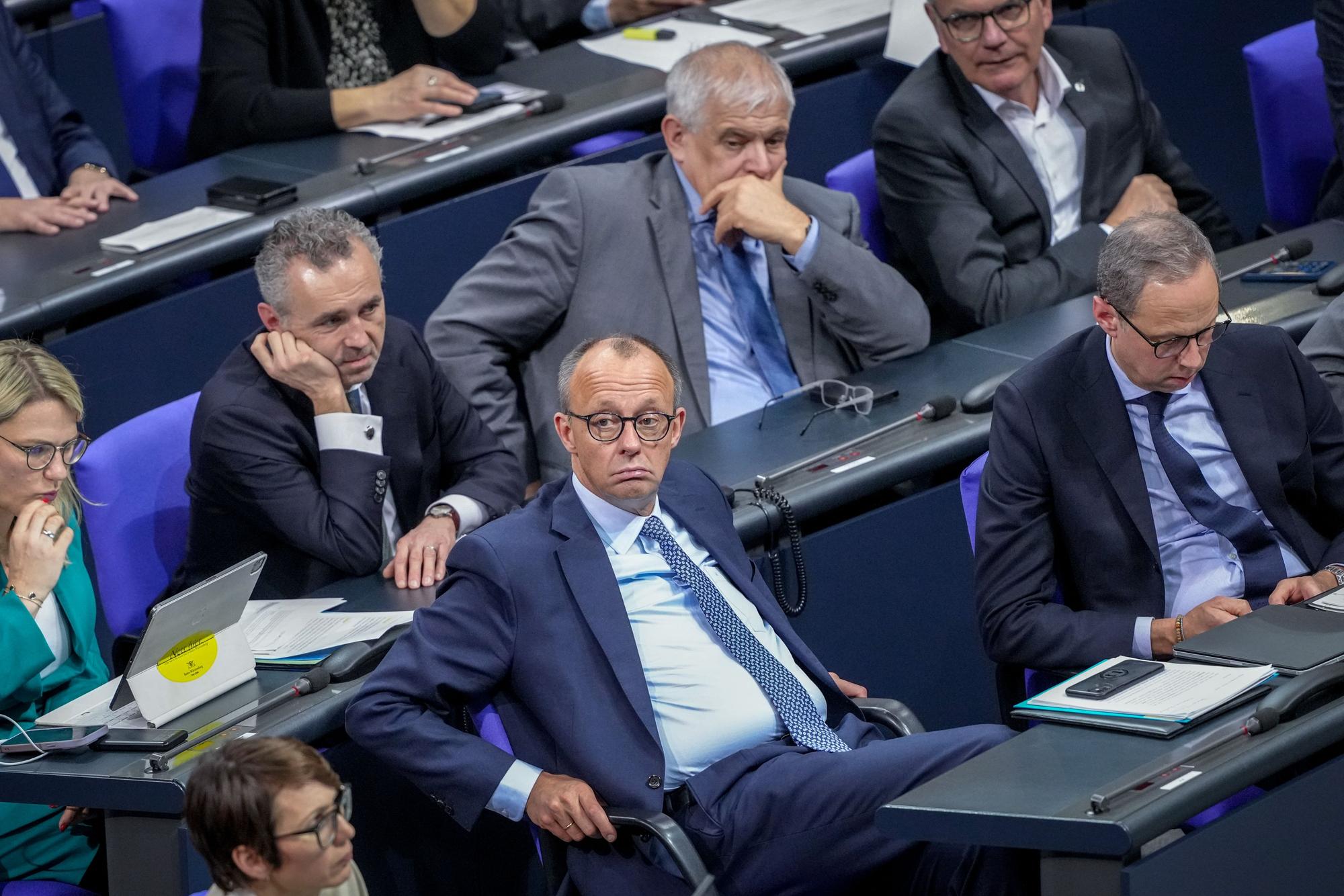 dpatopbilder - 29.01.2025, Berlin: Friedrich Merz, CDU-Bundesvorsitzender, nach der Abstimmung. Die Union hatte bei der Abstimmung 348 Stimmen für ihren Antrag bekommen, CDU und CSU haben aber nur 196 Sitze im Parlament Foto: Kay Nietfeld/dpa +++ dpa-Bildfunk +++
