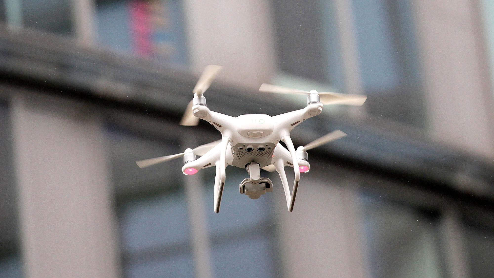 20161019
Studenten der Fresenius Hochschule lassen Drohnen fliegen.
Mediapark
Autor: Dirk Riße
© Thomas Banneyer / KSTA