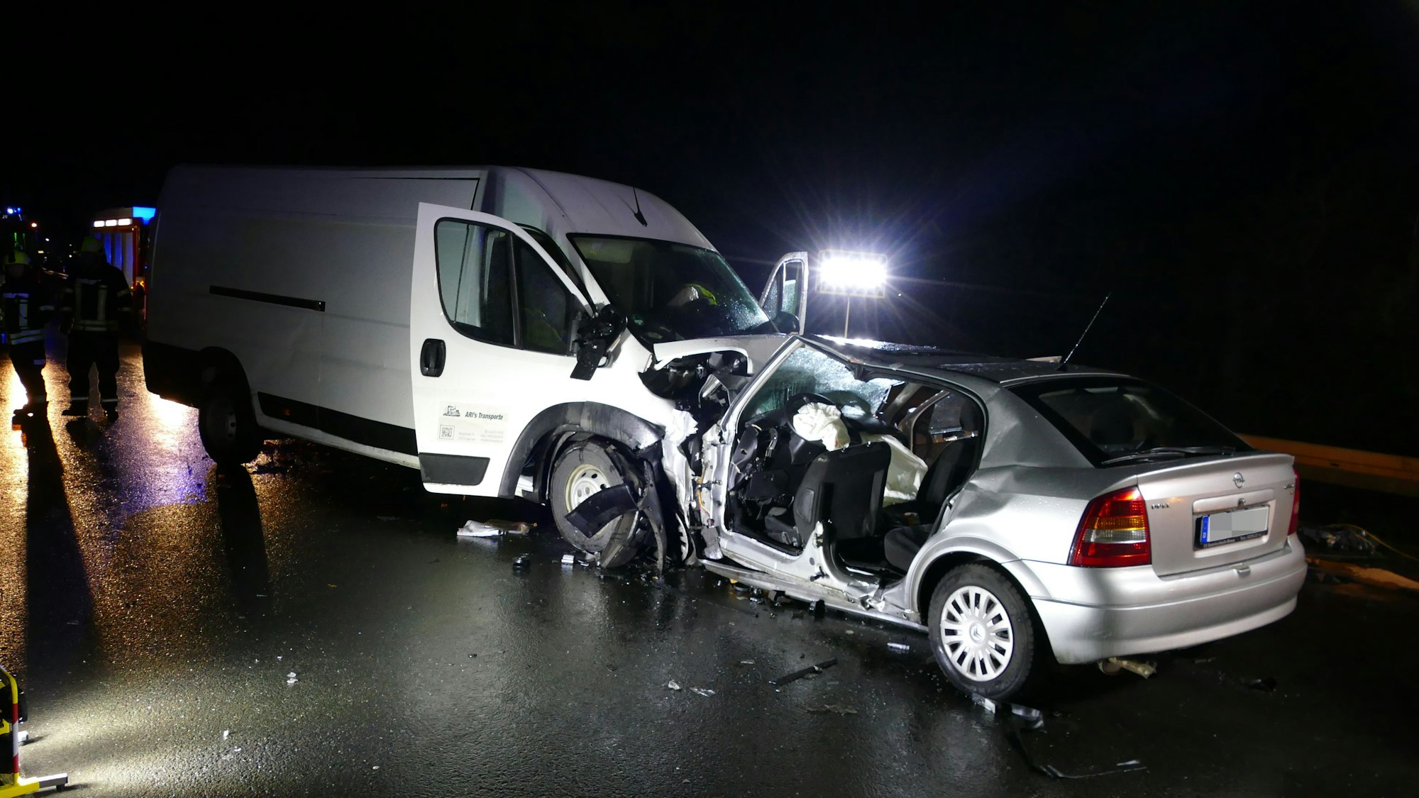 Die Autos waren aus ungeklärten Gründen zusammengestoßen.