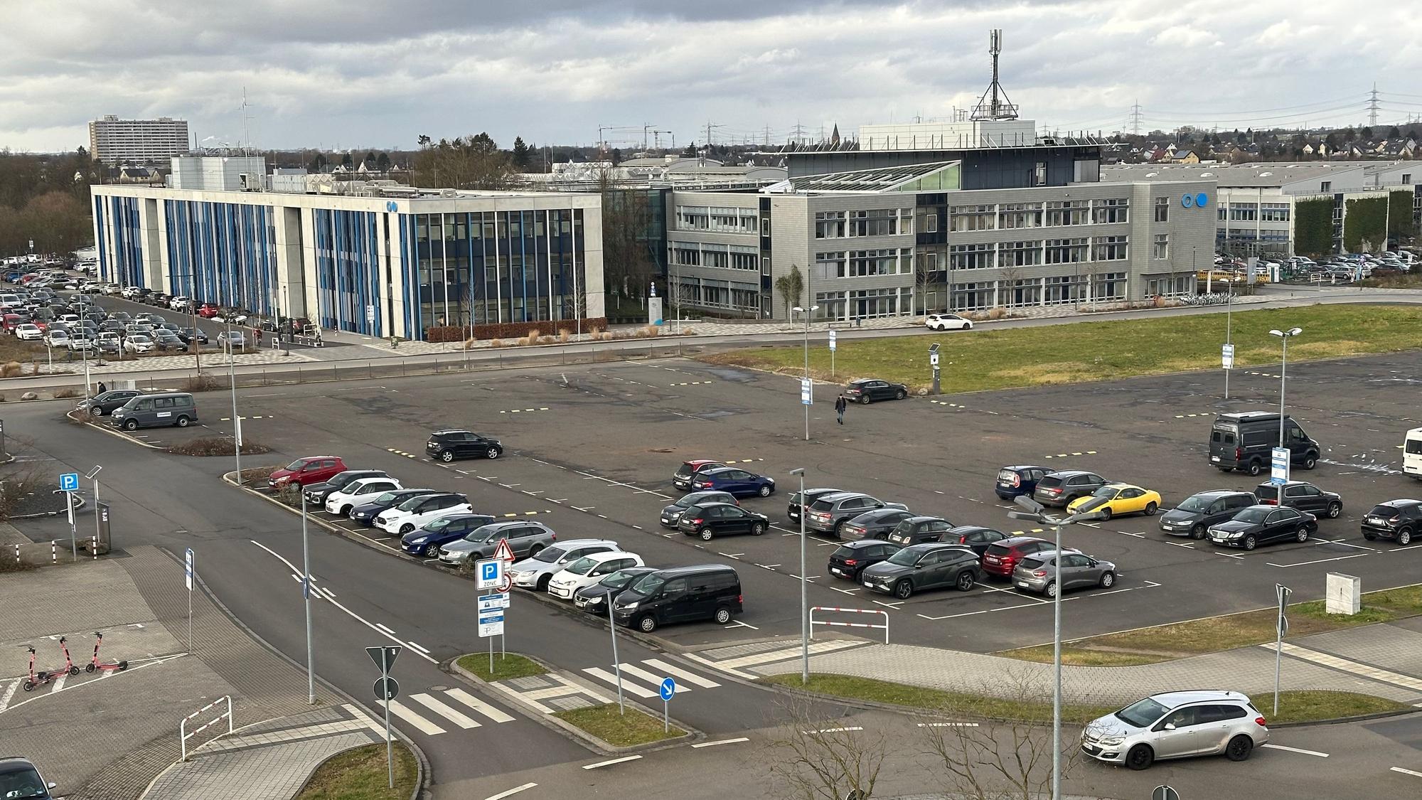 Das Grundstück wird zurzeit als Parkfläche genutzt.