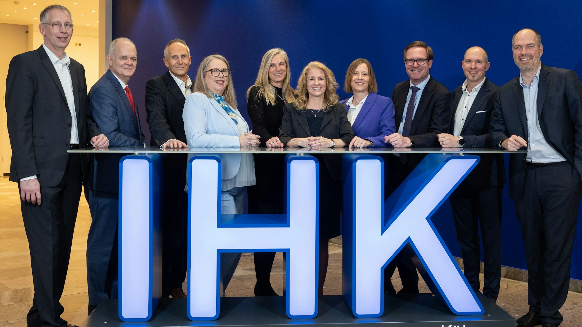 Das neue Präsidium der IHK Köln (v.l.n.r.): Hilmar Wisplinghoff, Stefan Bisanz, Elmar Schuhmacher, Tina Gerfer, Mariska Hoffmann, Nicole Grünewald, Petra Mayer, Michael Metten, Mike Gahn, Hendrik Pilatzki