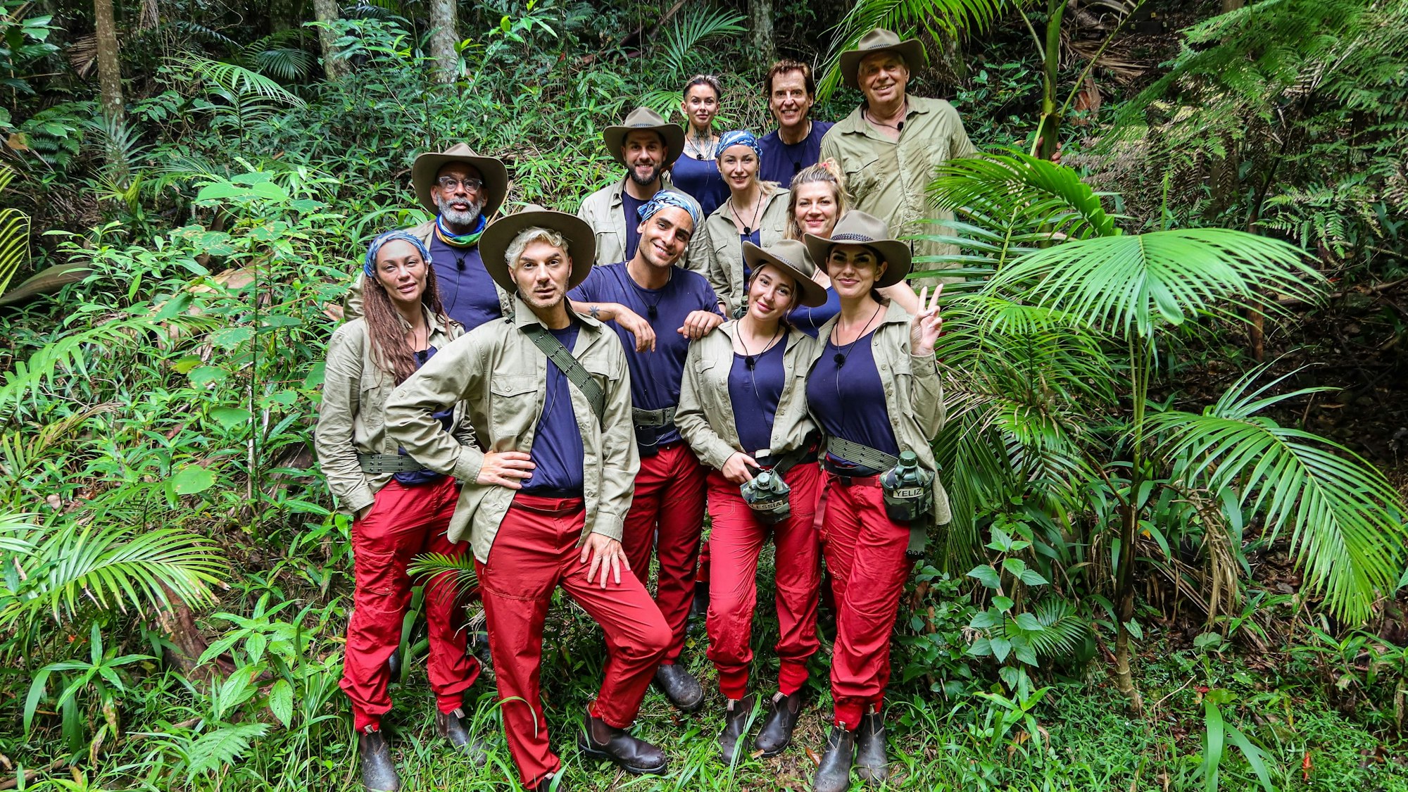 Die Dschungelstars Lilly Becker (l-r), Pierre Sanoussi-Bliss, Sam Dylan, Maurice Dziwak, Timur Ülker, Edith Stehfest, Anna-Carina Woitschack, Alessia Herren, Jörg Dahlmann, Nina Bott, Yeliz Koc, Jürgen Hingsen sitzen aktuell im australischen Regenwald.