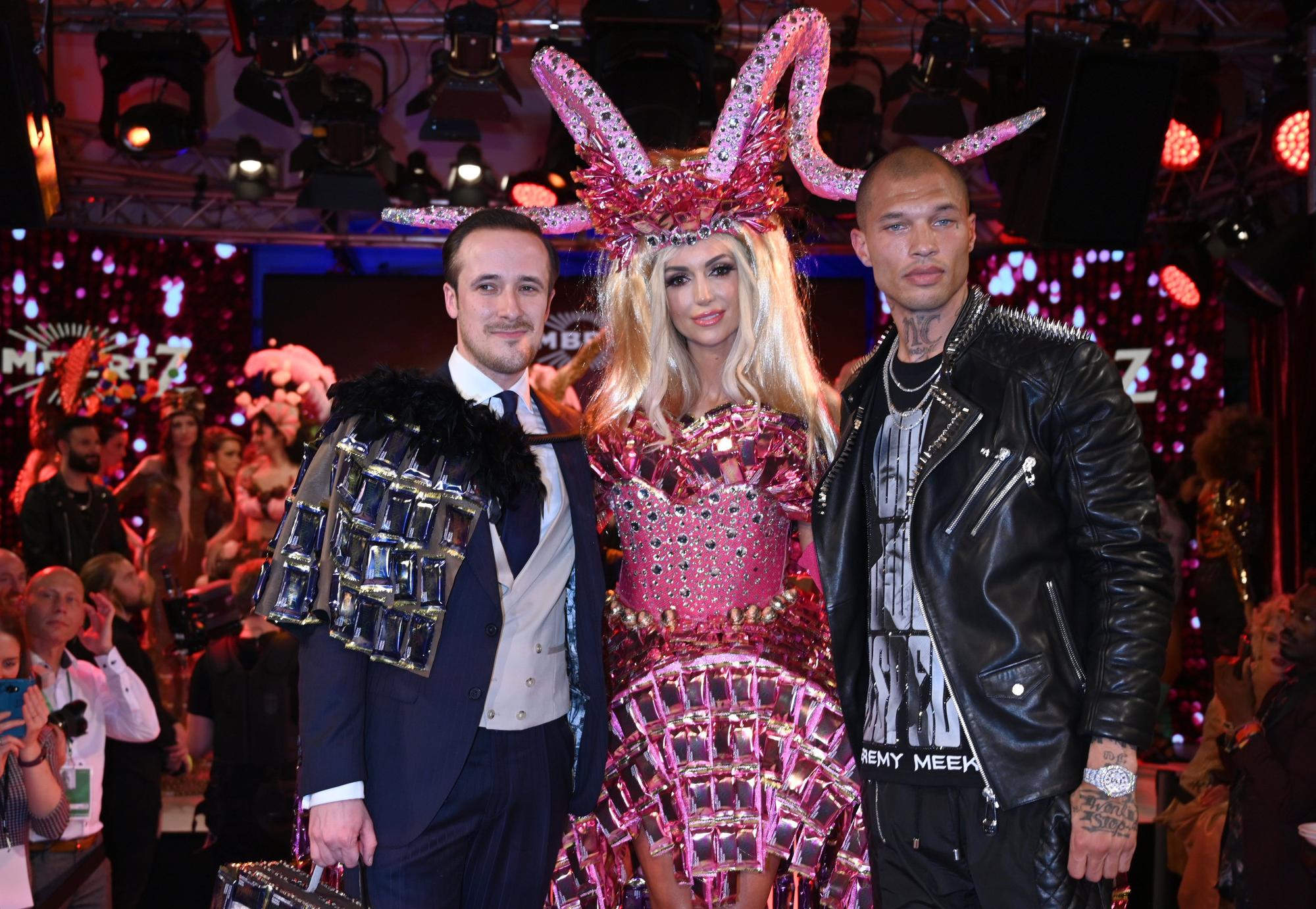 Die Models Johannes Laschet (l-r), Rosanna Davison und Jeremy Meeks stehen bei der«Lambertz-Monday-Night» nebeneinander. Die Party findet im Rahmen der Internationalen Süßwarenmesse (ISM) statt. +++ dpa-Bildfunk +++