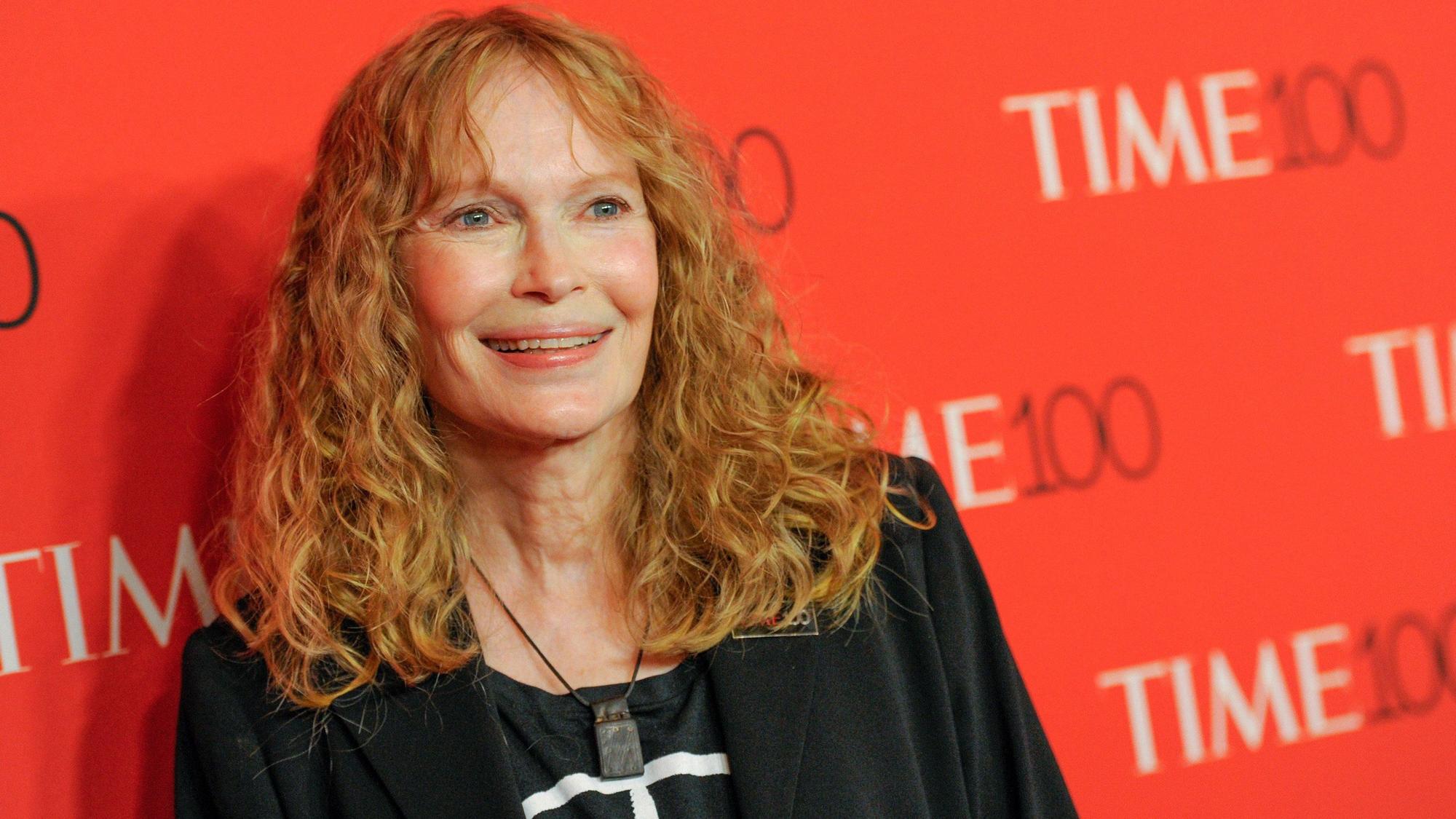 Mia Farrow auf dem roten Teppich.