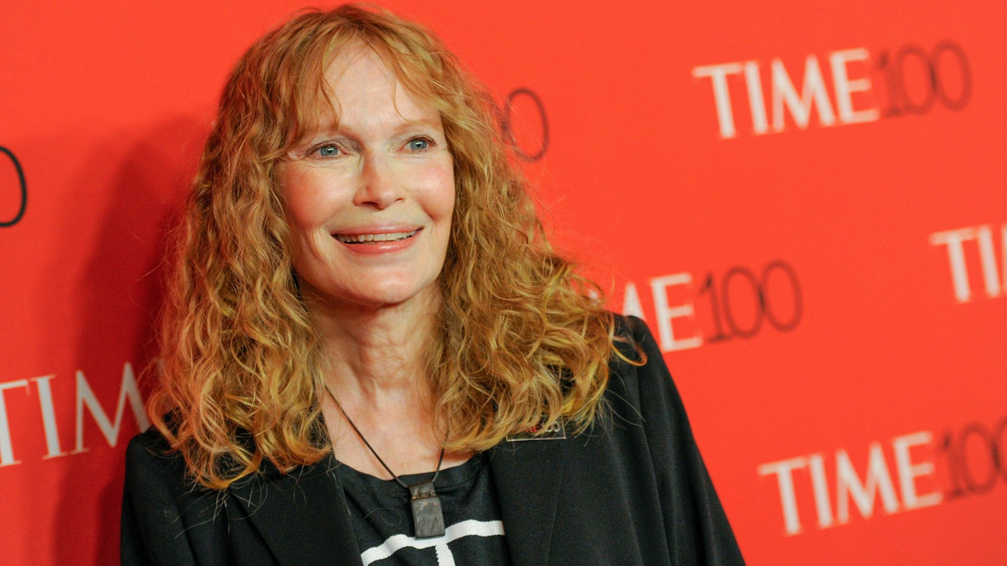 Mia Farrow auf dem roten Teppich.
