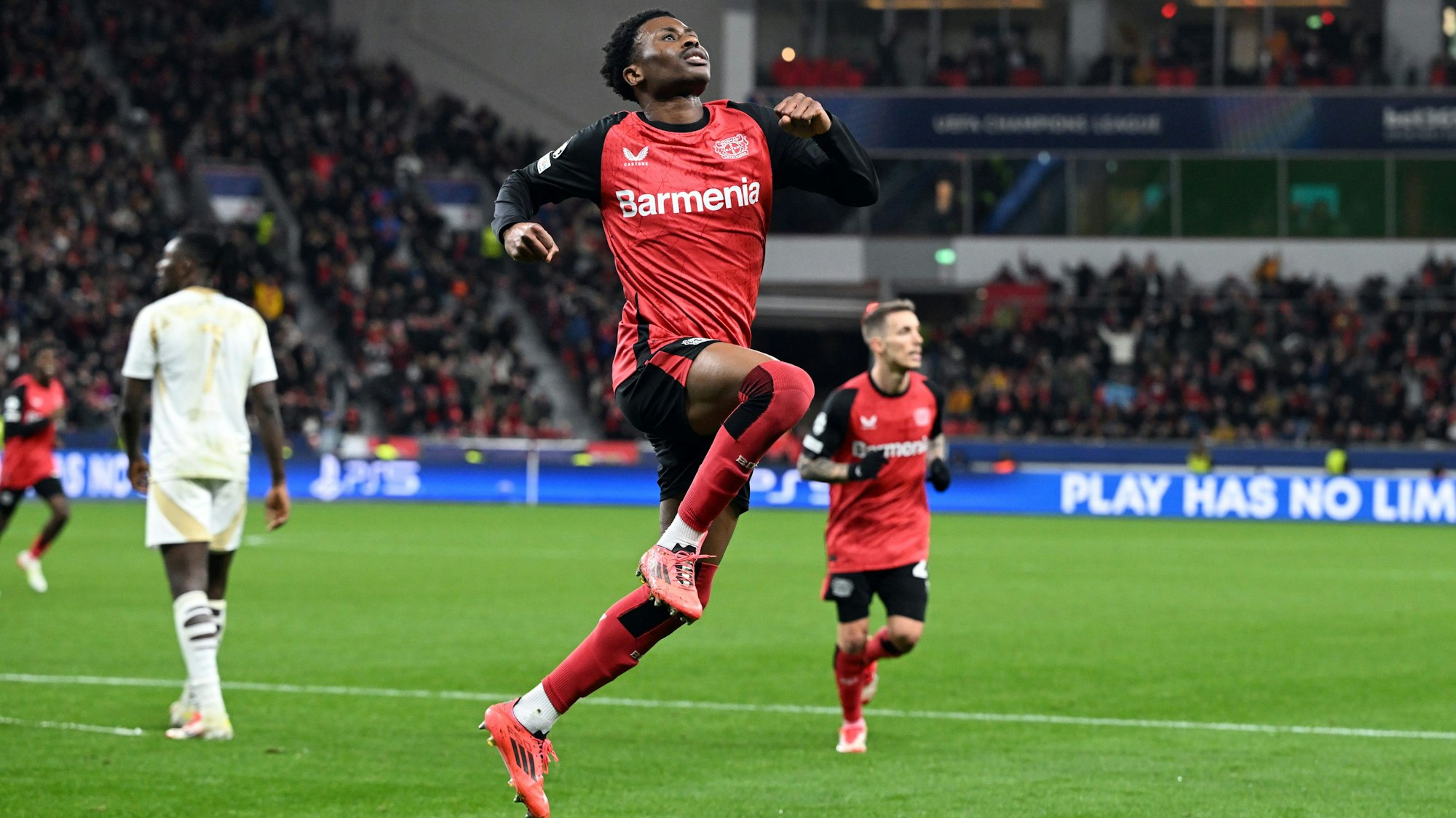 Nathan Tella, Torschütze des 2:0 für Bayer 04