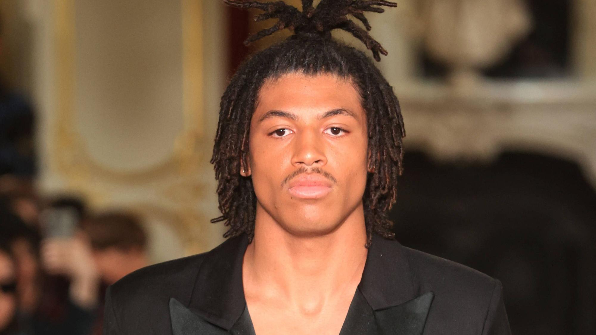 Henry Samuel bei seinem Debüt auf der Paris Fashion Week 2025.