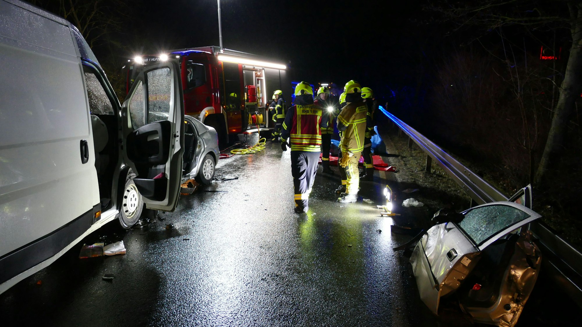 Die Feuerwehr war mit einem Großaufgebot ausgerückt.