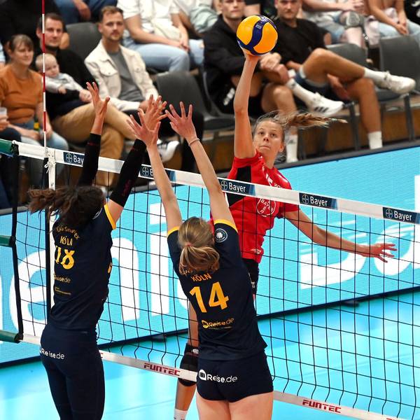 21.09.2024, Volleyball-Bayer Volleys - DSHS Köln
hinten: Betty Lange (Bayer)
Foto: Uli Herhaus