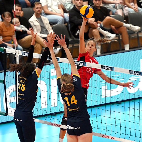 21.09.2024, Volleyball-Bayer Volleys - DSHS Köln
hinten: Betty Lange (Bayer)
Foto: Uli Herhaus