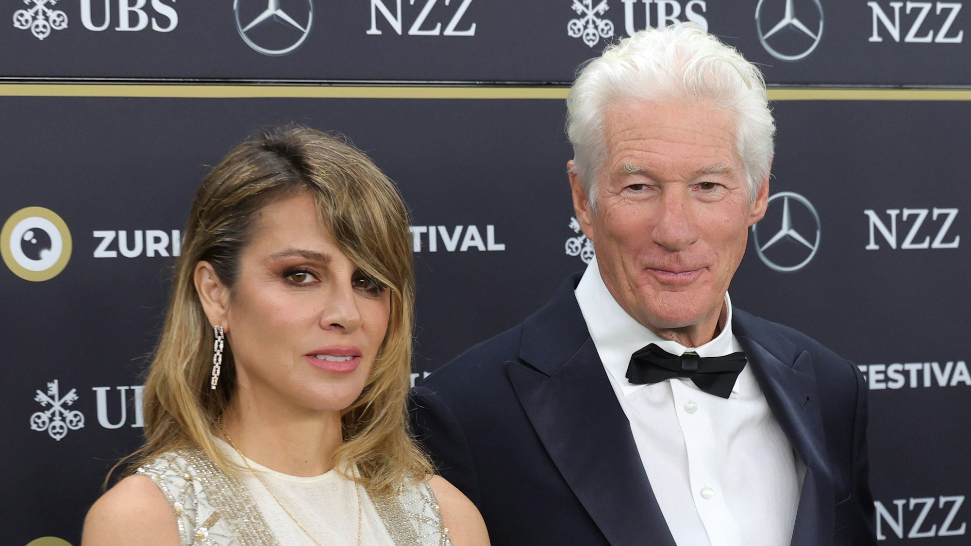 Richard Gere mit Ehefrau Alejandra Gere bei einer Filmpremiere 2024.
