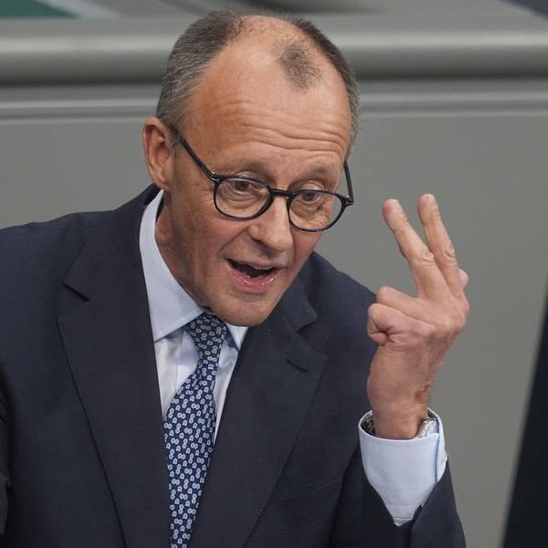 29.01.2025, Berlin: Friedrich Merz, CDU-Vorsitzender und Vorsitzender der CDU/CSU-Bundestagsfraktion, antwortet im Bundestag auf die Rede des Bundeskanzlers. Der Bundeskanzler hatte in einer Regierungserklärung Stellung zu aktuellen innenpolitischen Themen wie dem Messerangriff in Aschaffenburg Stellung genommen. Foto: Michael Kappeler/dpa +++ dpa-Bildfunk +++