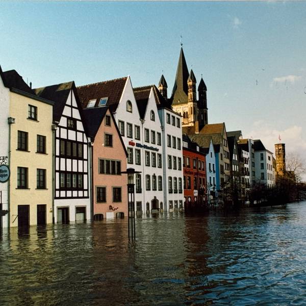 Köln 1995, Hochwasser in der Alstadt. Foto: Walter Schiestel