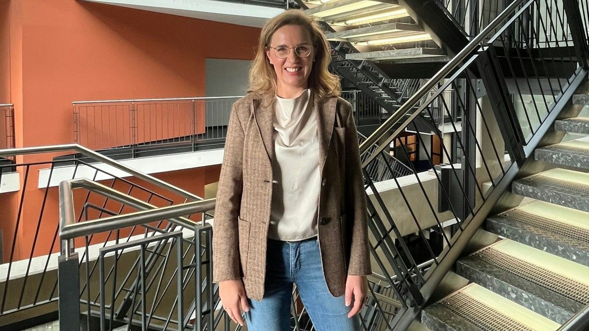 Marie Batzel ist seit einem halben Jahr Leiterin der Kölner Volkshochschule (VHS)