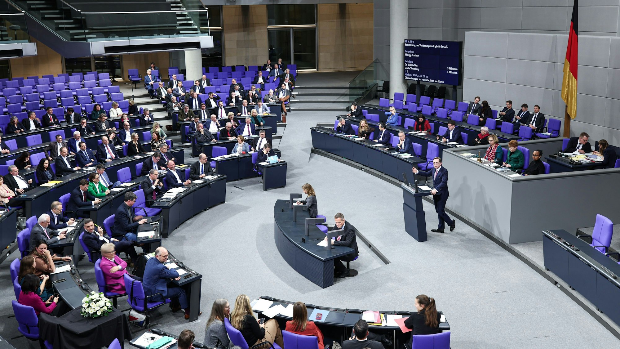 Philipp Amthor (CDU) spricht während einer Sitzung im Plenarsaal des Bundestages. Der Bundestag befasst sich mit der Feststellung der Verfassungswidrigkeit der AfD.