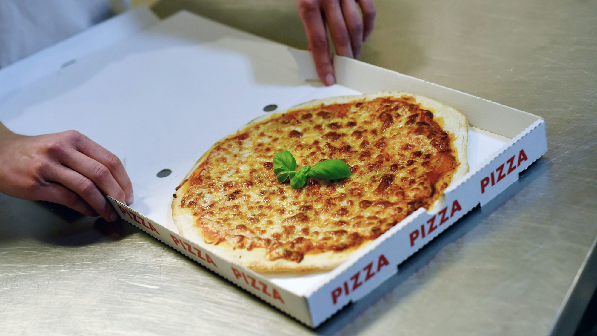 Zehn Pizzakartons hat „Öko-Test“ auf Bisphenole untersucht. Nur in einem waren keine enthalten.