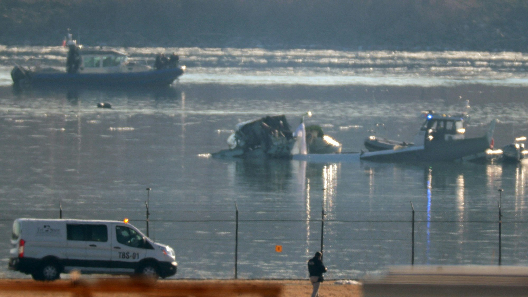 In den USA ist ein Flugzeug der American Airline am Mittwochabend mit einem Helikopter kollidiert und abgestürzt.