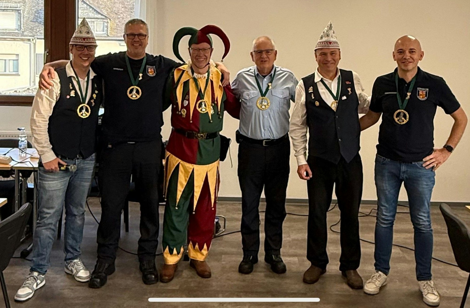 Der „Bellejeck“ besuchte mit seinen Adjutanten die Feuerwehr Kues.