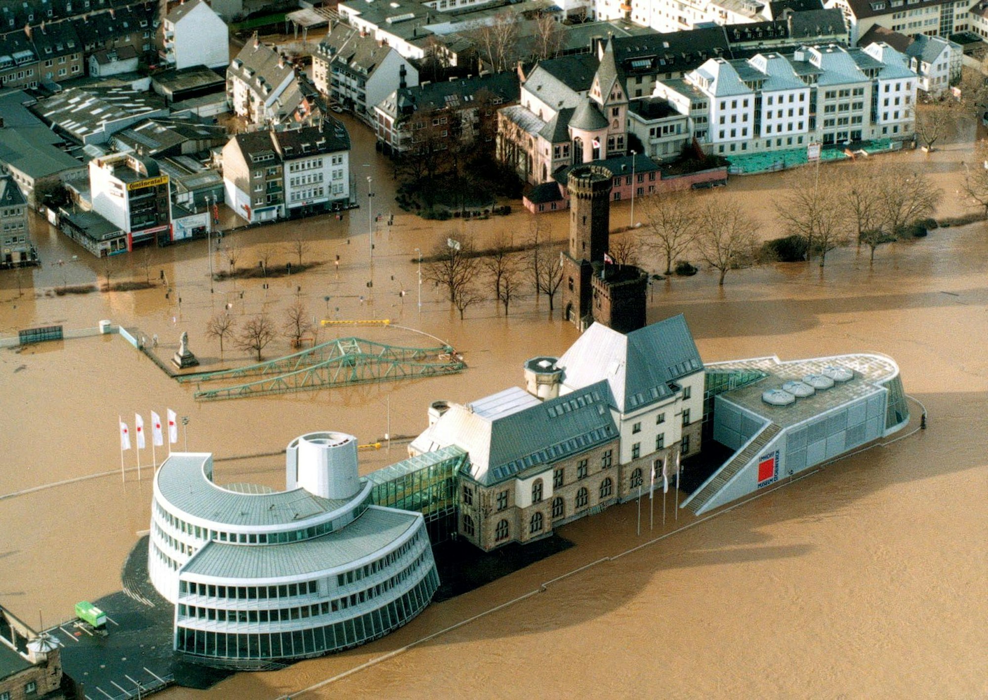 Beim Hochwasser 1995 wurde das Schokoladenmuseum in Köln zur Insel.