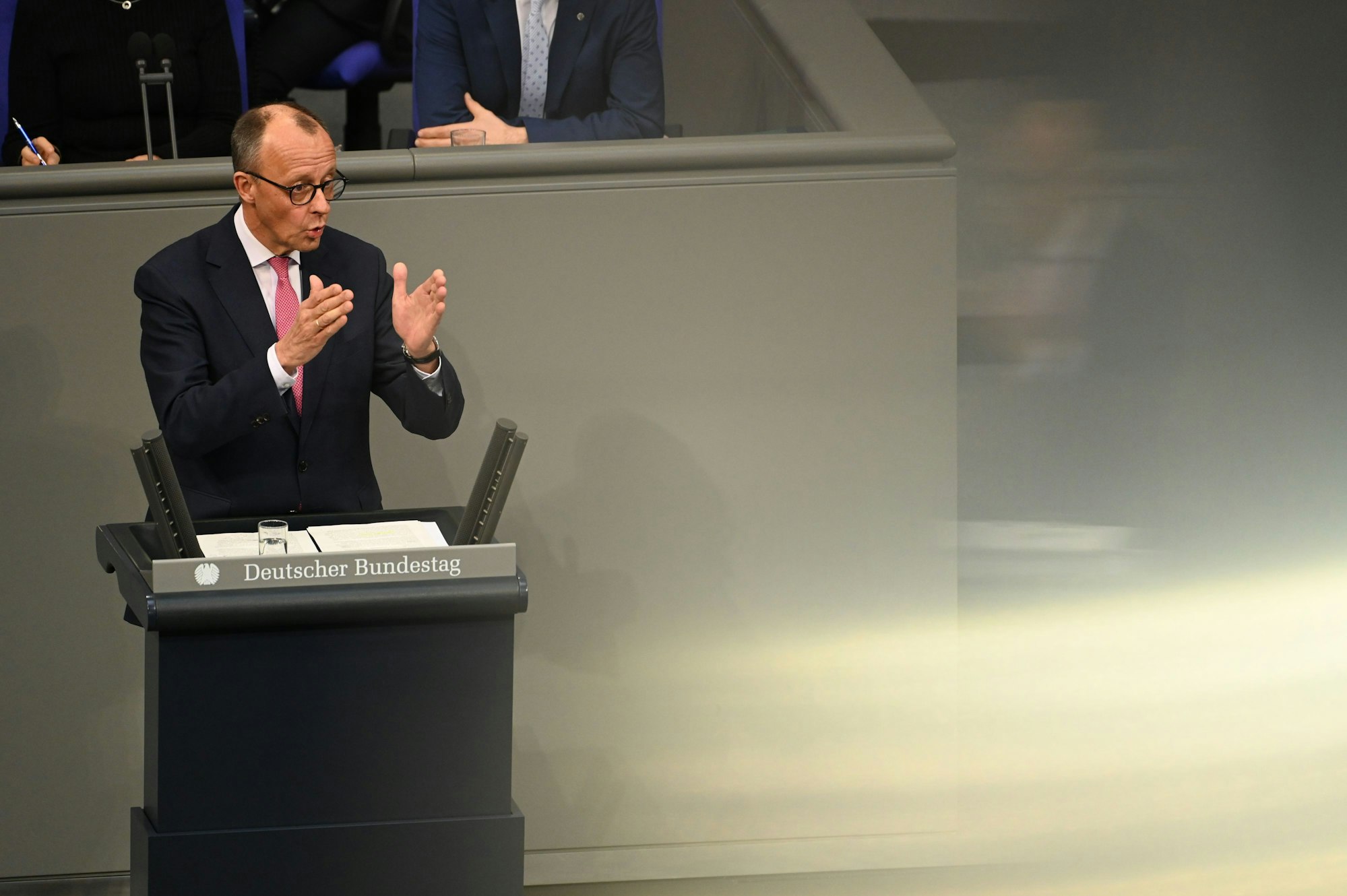 31.01.2025, Berlin: Kanzlerkandidat Friedrich Merz, CDU-Vorsitzender und Chef der Unions-Bundestagsfraktionund, spricht bei der Debatte um das Zustrombegrenzungsgesetz im Plenarsaal im Bundestag.