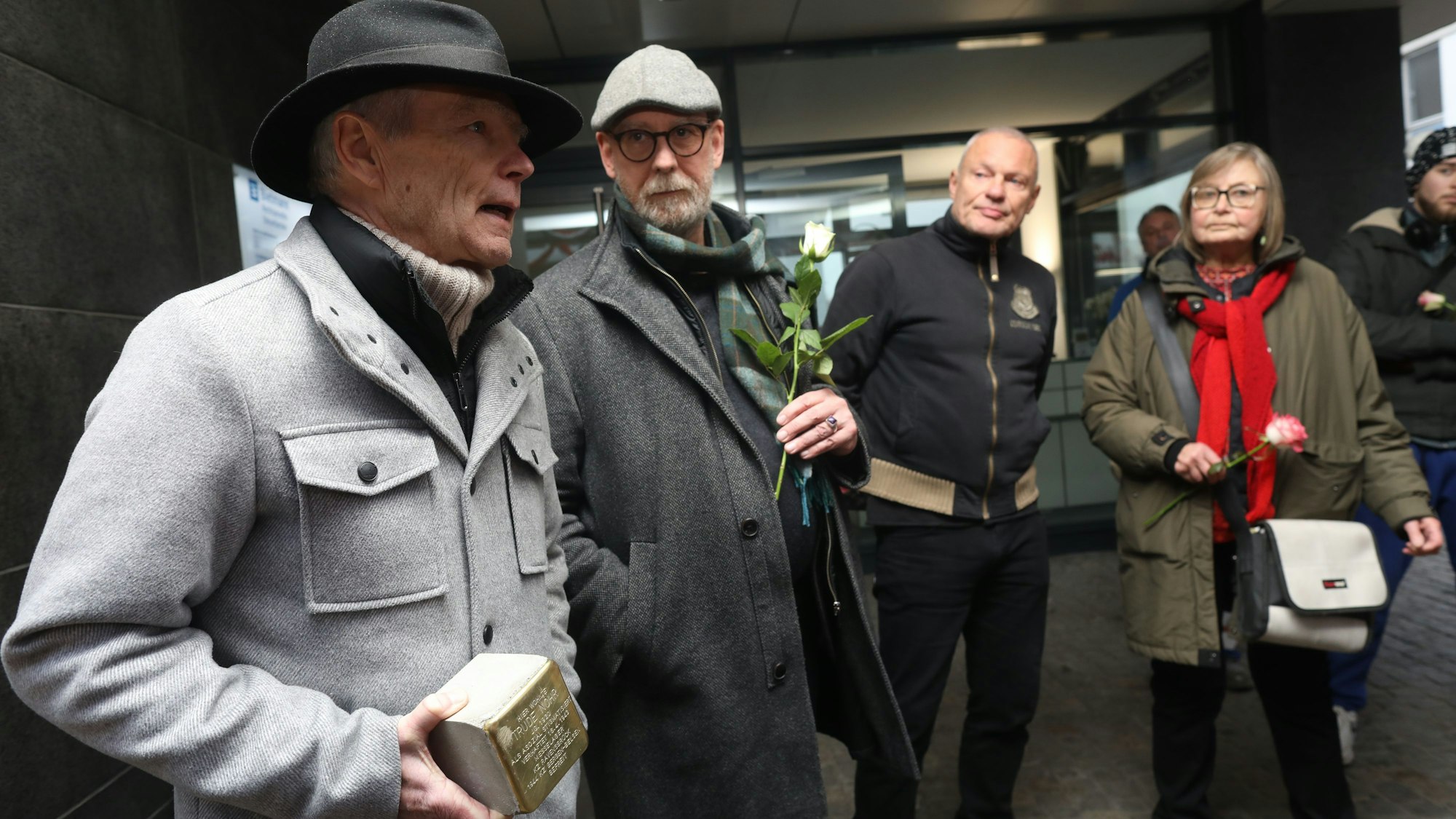 Stolpersteinverlegung für Trude Nohr an der Martinstraße 22: Ludger Nohr, Jost Rebentisch, Klaus Nierhoff und Barbara Münter