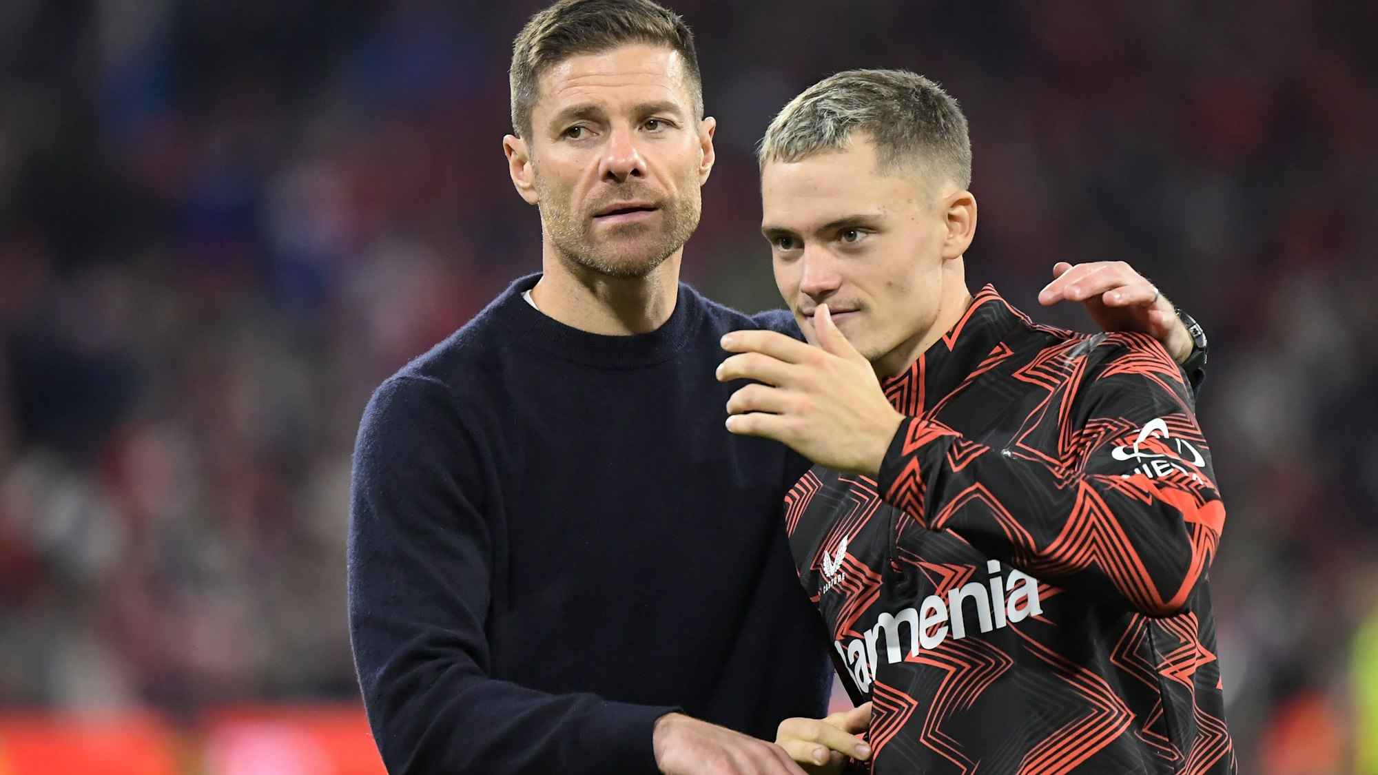 Xabi Alonso (l.) mit Superstar Florian Wirtz