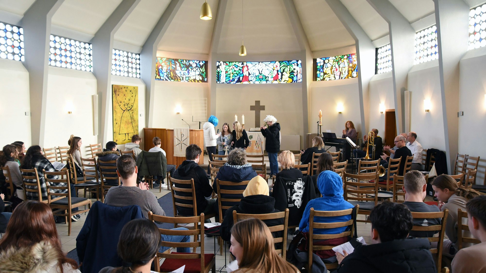 Das Foo zeigt einen Ausschnitt aus der Gedenkfeiert in der Lindlarer Jubilate-Kirche.