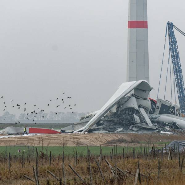 Ein zusammengebrochenes Windkraftrad.