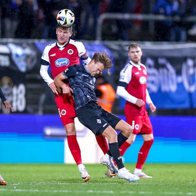 Viktoria Kölns Kapitän Christoph Greger (M.)