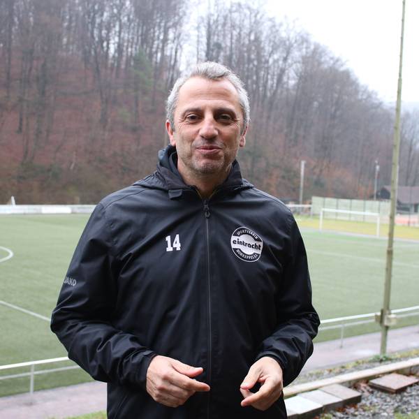 Iraklis Metaxas, Trainer SV Eintracht Hohkeppel, im Porträt.