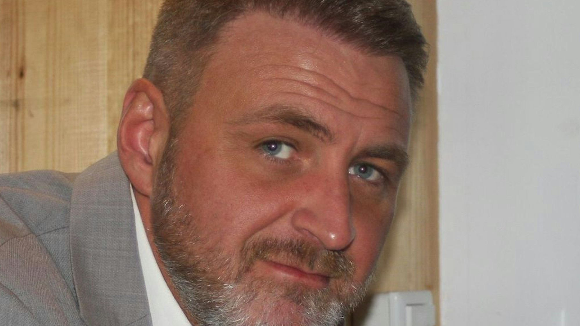 Viktor Koslowski führt in Waldbröl den „Mix-Markt“ und übernimmt Ende des Jahres 2027 den Gebäudekomplex an der Brölbahnstraße 1. Noch in diesem Jahr eröffnet der 40-Jährige dort aber seinen neuen Markt.