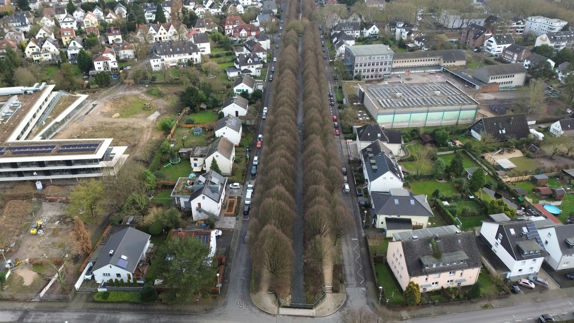 Die Wiembachallee in Opladen aus der Luft