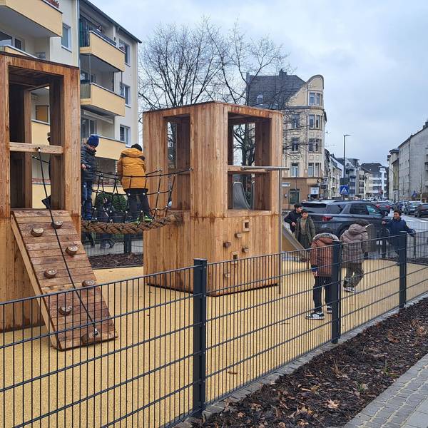 Der Platz an der Herler Straße in Buchheim wurde im Rahmen des Programms „Starke Veedel – Starkes Köln“ umgebaut.