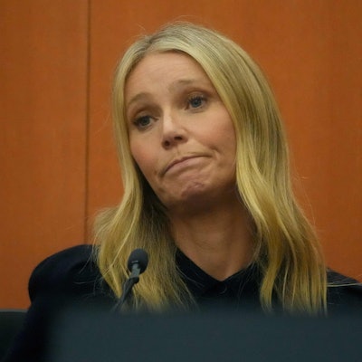 Gwyneth Paltrow bei einer Gerichsverhandlung.