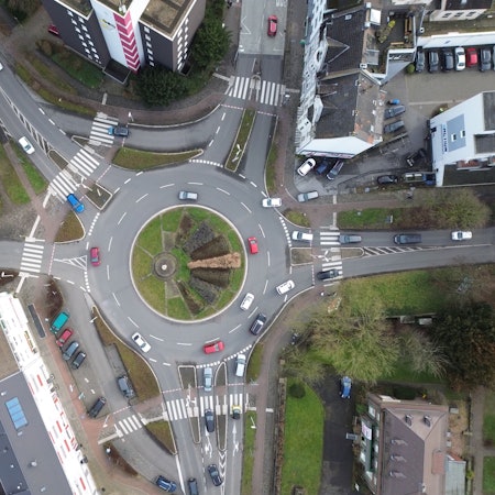 Der Kreisverkehr am Berliner Platz in Opladen aus der Luft.