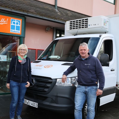 Das Ende einer Nachbarschaft: Das „Kaufhaus für Alle“ und die Süd-Tafel müssen ihre Standorte in Waldbröl räumen. Kaufhaus-Geschäftsführer Frank-Peter Twilling (von links), Tafel-Chefin Liane Althoff und ihr Mann Uwe (Verein „Unter dem Regenbogen“) freuen sich, dass beide Institutionen neue Räume gefunden haben.