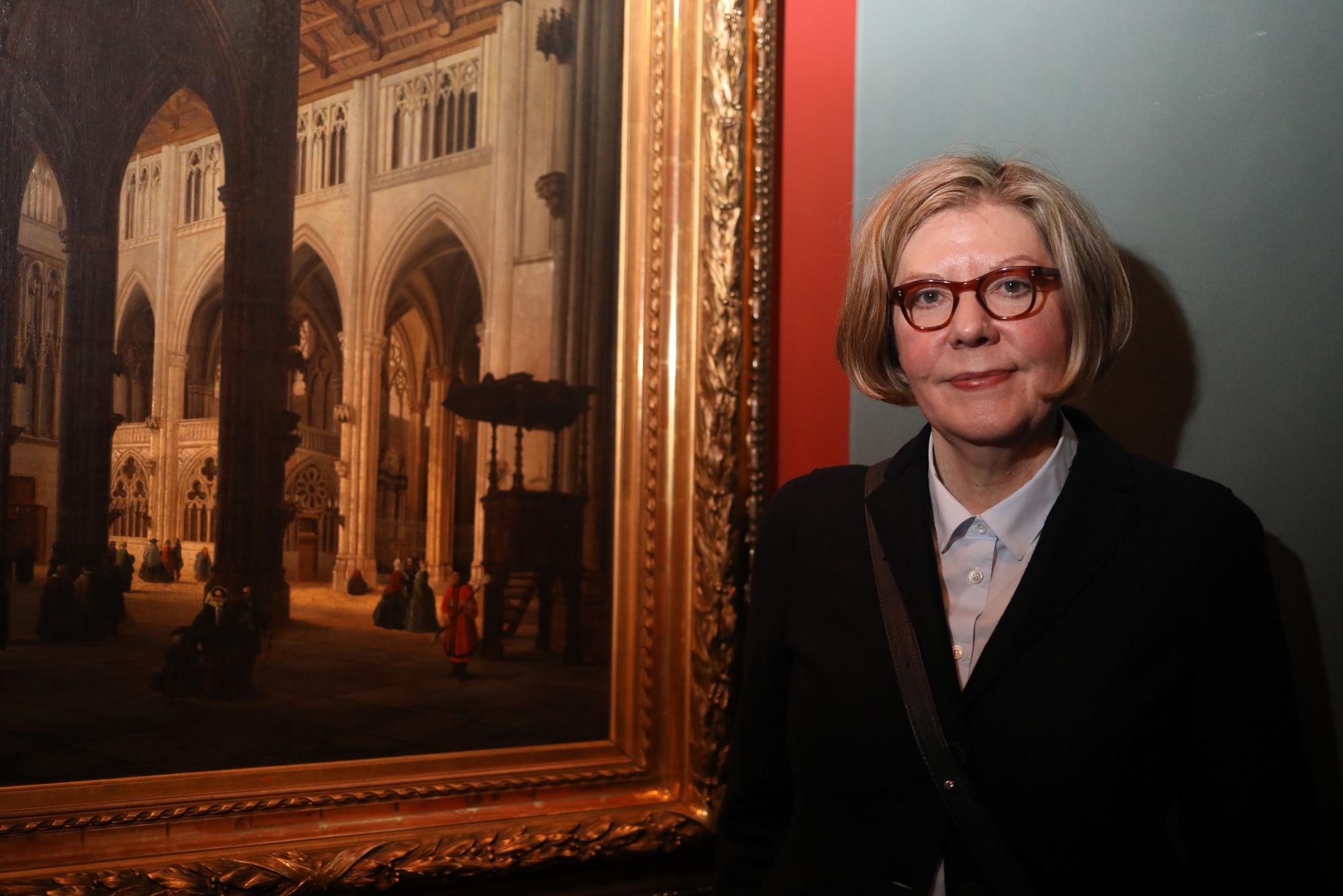 Leonie Becks, Leiterin der Domschatzkammer, hat die Ausstellung kuratiert.